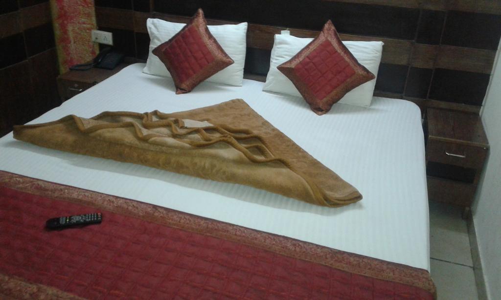 Hotel Sun Village Near New Delhi Railway Station الغرفة الصورة